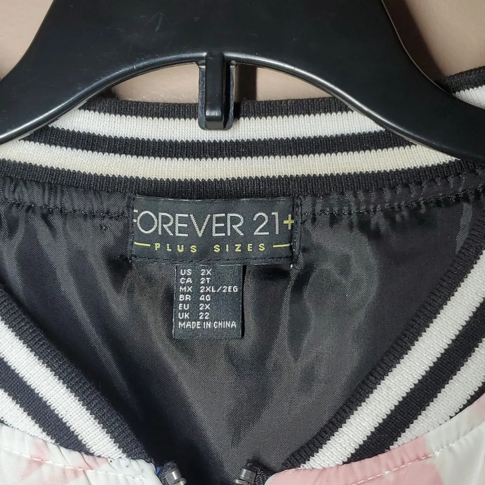 F21 Plus Size Bomber Jacket - Picture 4 of 6